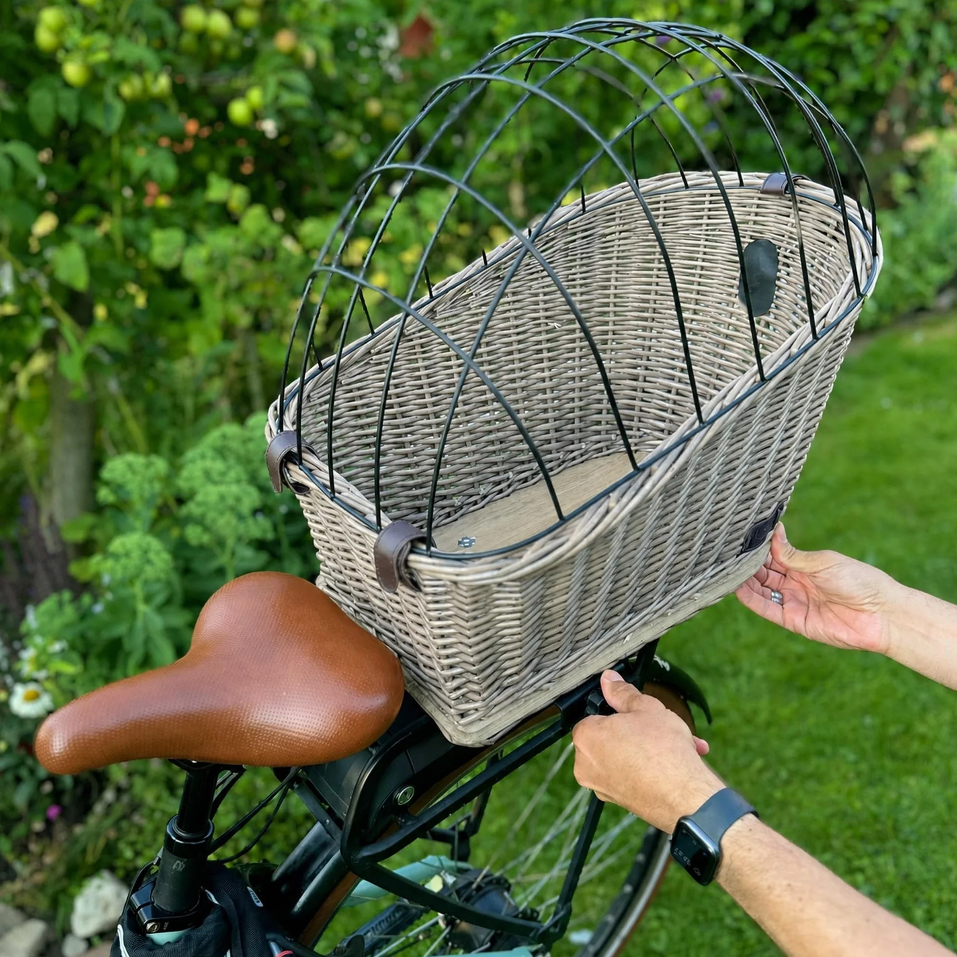 UNUS Panier de vélo pour chien en osier gris avec grille et coussin