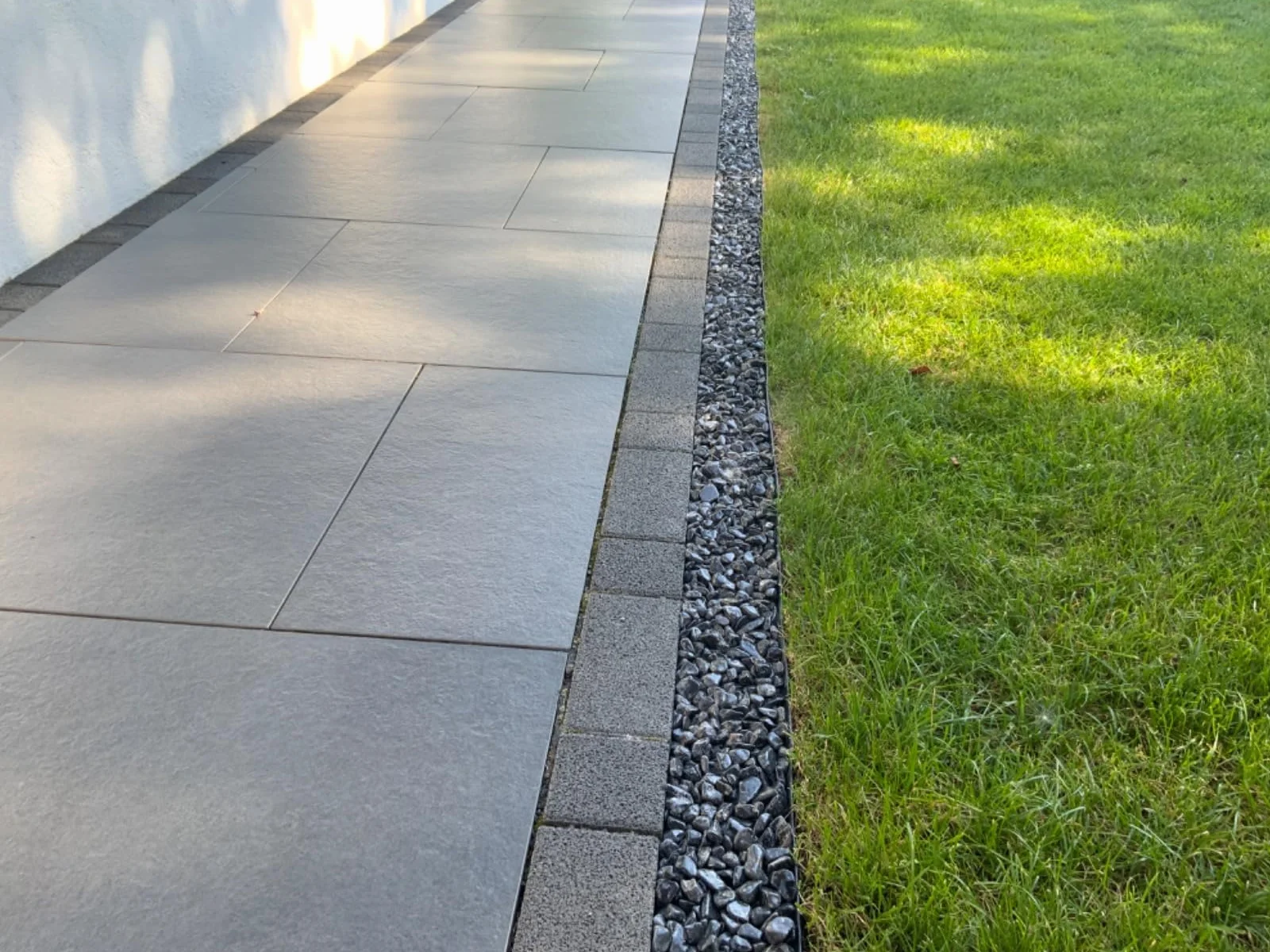 Liant pour gravier extérieur 5L – Stabilisateur de gravier & colle cailloux pour allées, terrasses et jardins | Fixateur drainant anti-déplacement pour gravier, pierre et galet décoratif.