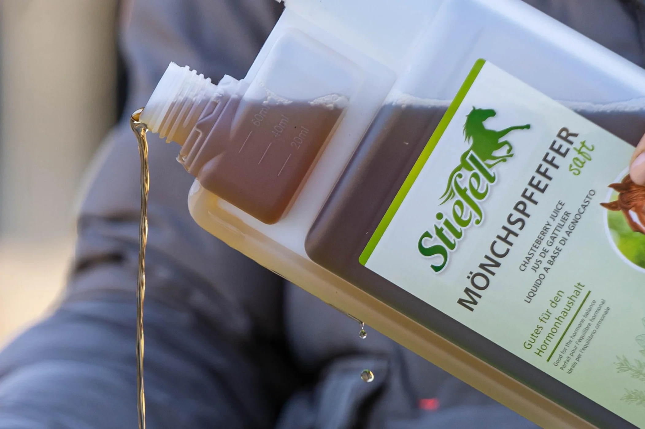 Stiefel Jus de poivre moine pour chevaux 100 % naturel, flacon doseur 1 l