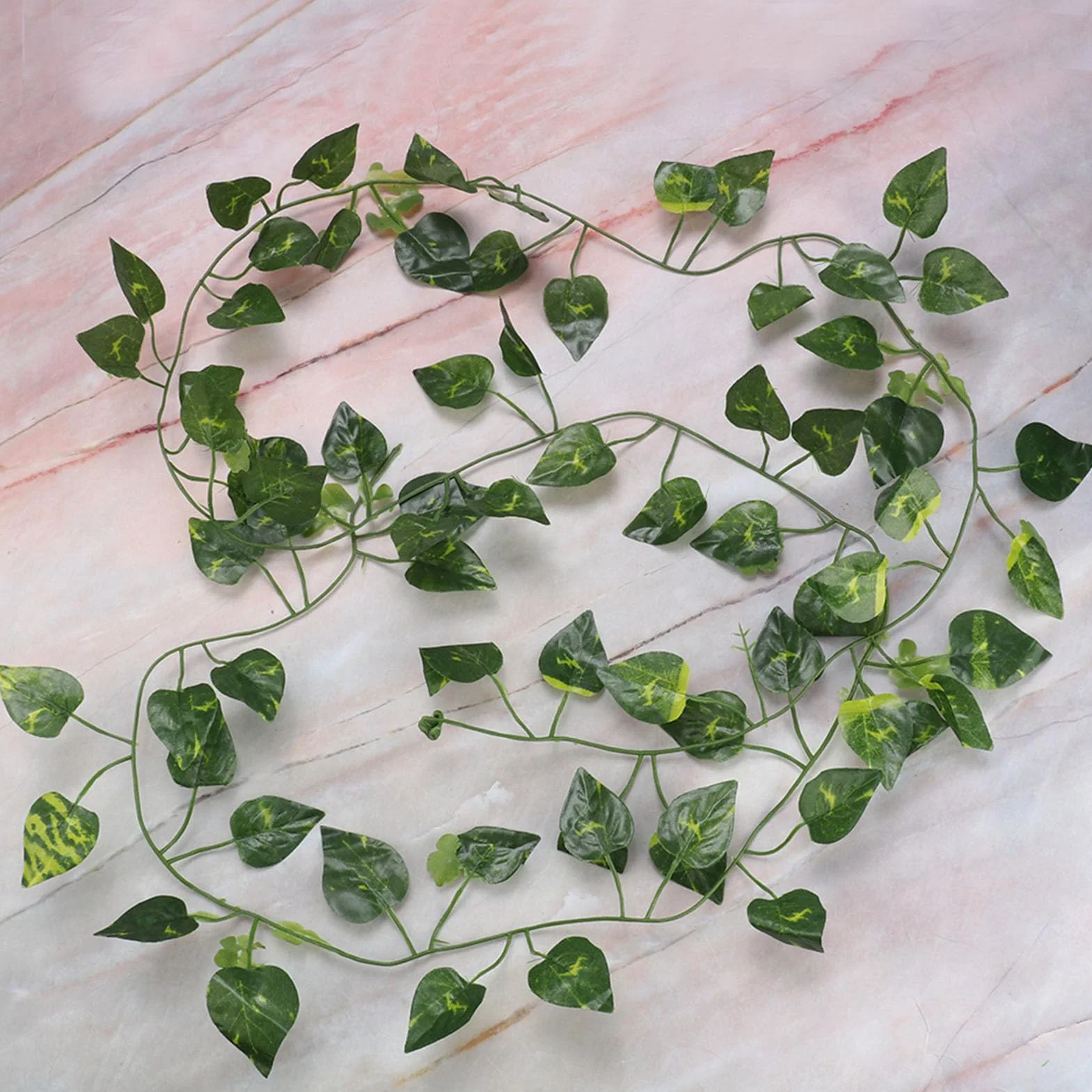 6.89ft Reptiles Artificielle Vigne en Plastique Faux Feuilles Suspendues Vert Simulation Plante Flexible Jungle Vines Grimpeur pour Reptiles Lézard Caméléon Habitat Décor(#1)