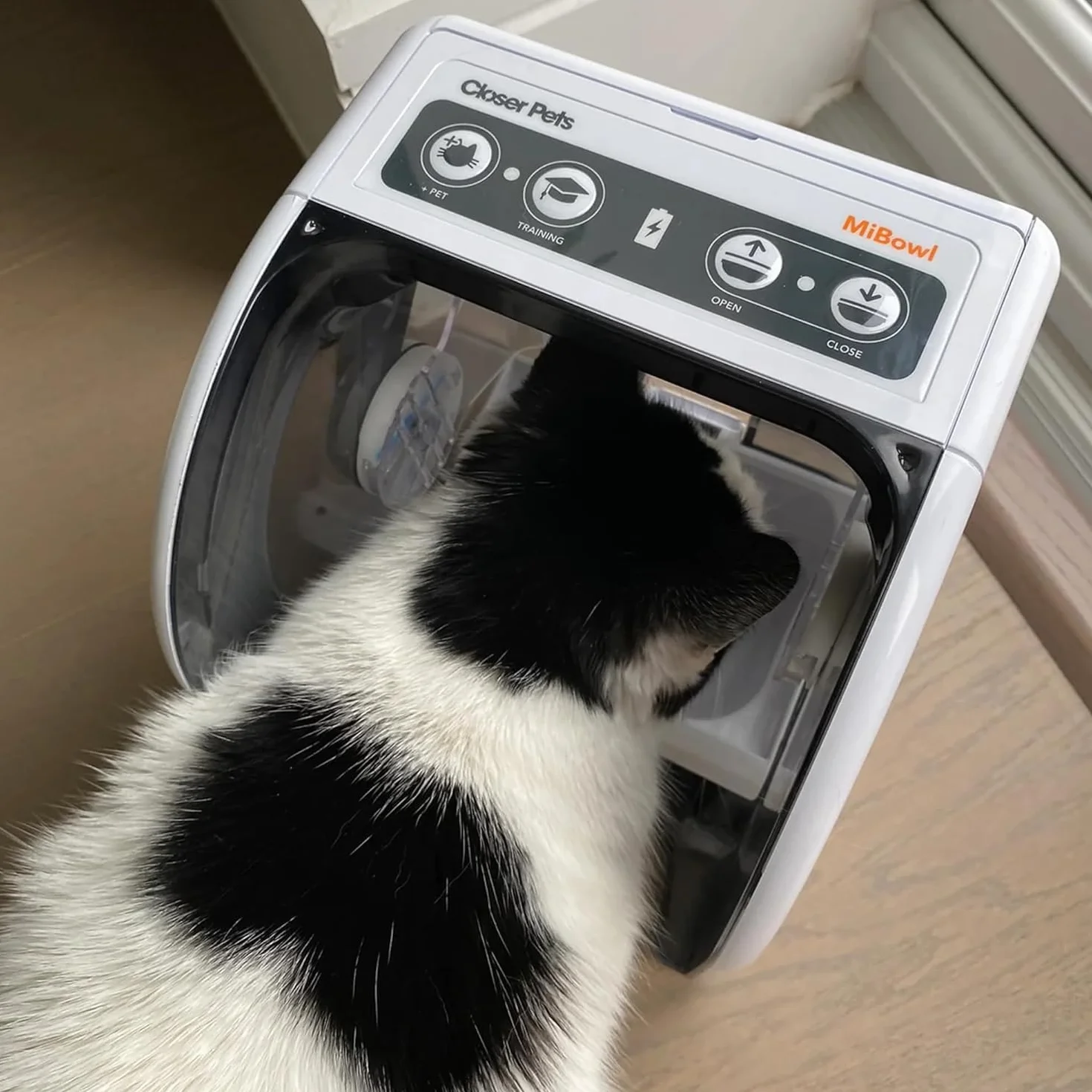 Closer Pets Mangeoire Automatique MiBowl Microchip, gamelle pour Chien Chat, Blanc Noir, 17,5x19,5x25cm