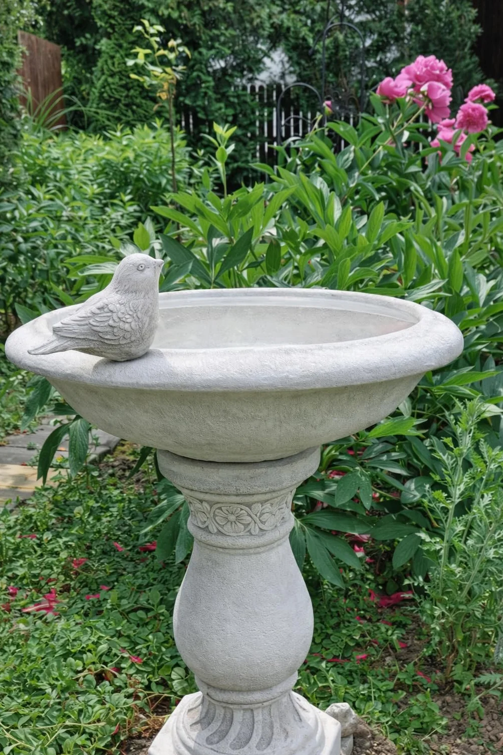 Bain d'oiseau Antique sur Colonne décorative en Pierre coulée