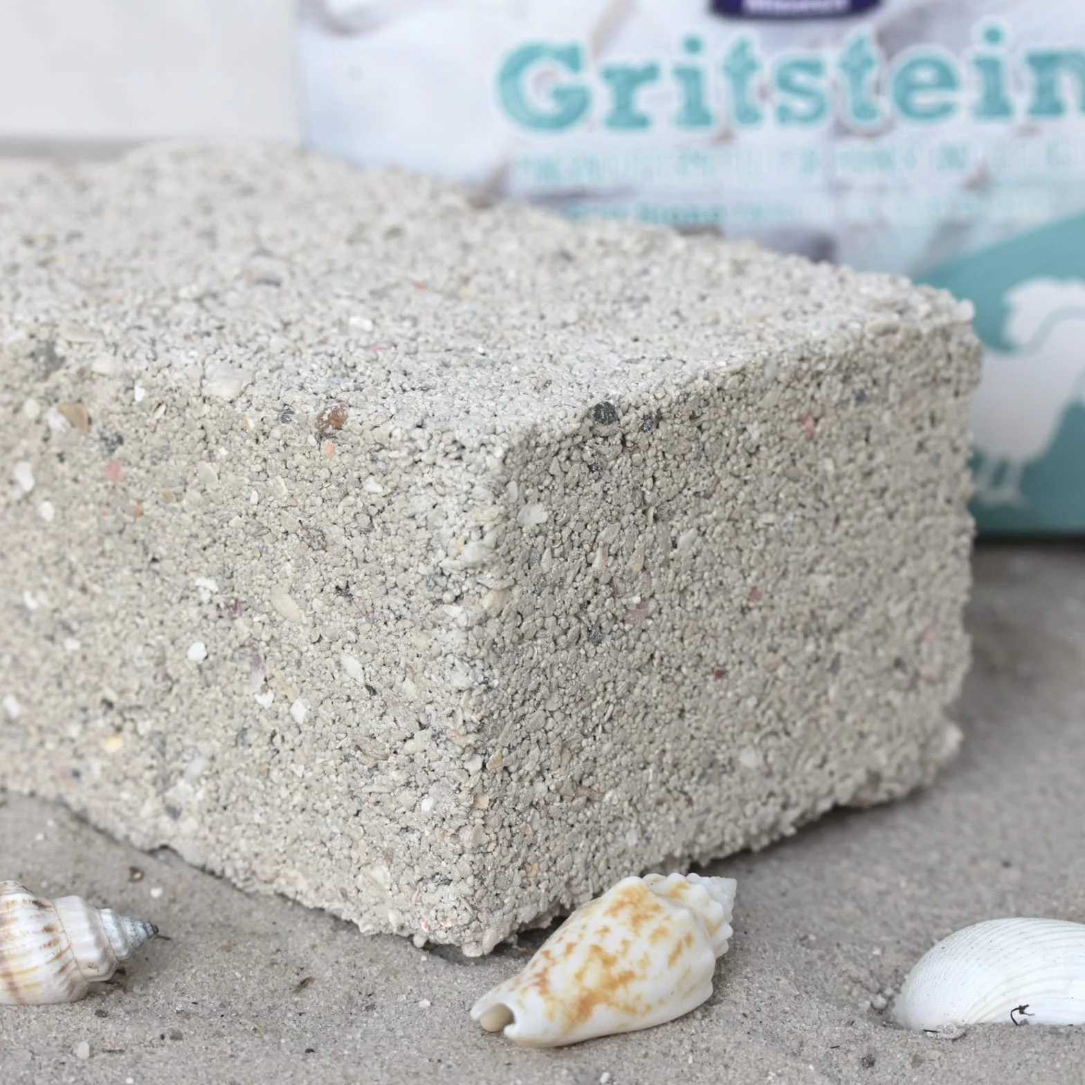 Federgold® Gritstein 1kg - Pierre minérale pour poulets, cailles et volailles - Source naturelle de calcium pour coquilles d'œufs solides