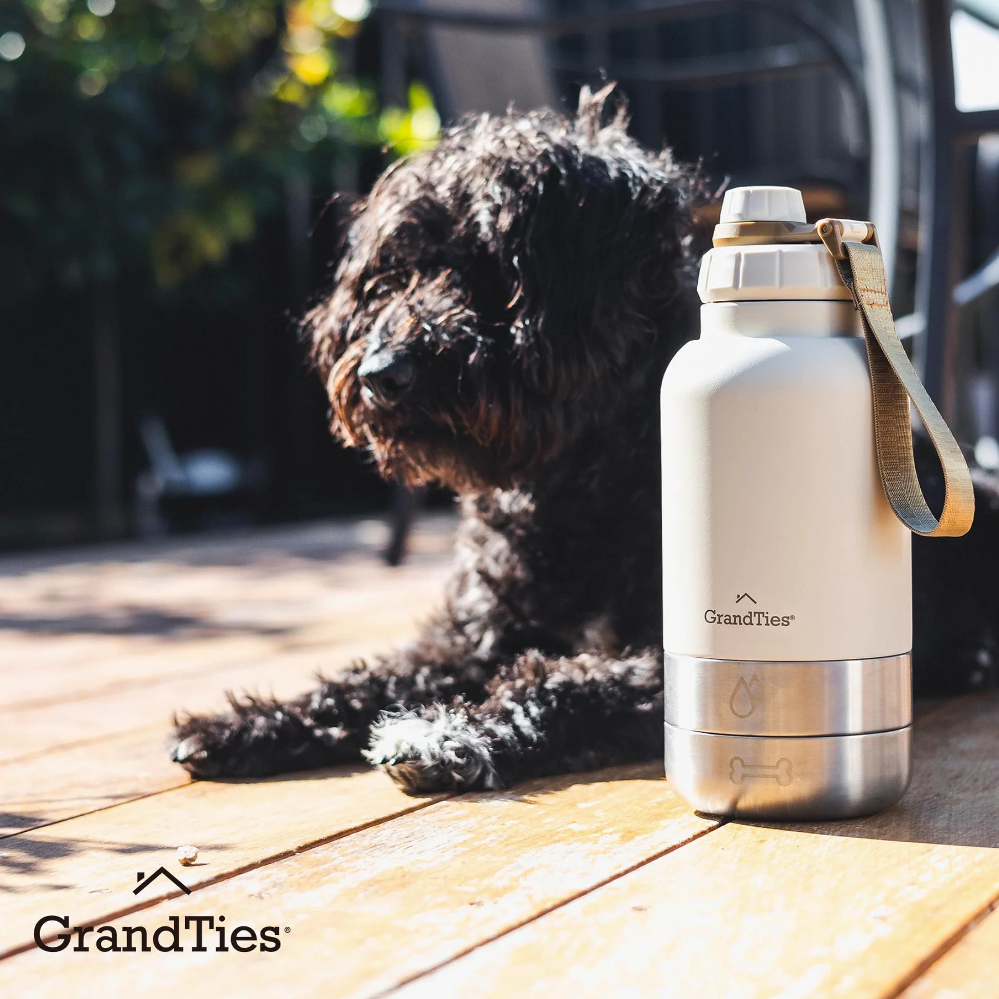GrandTies Bouteille d'eau Portable Isotherme avec 2 distributeurs Amovibles pour Chien | Conteneur de Voyage Alimentaire étanche | Marche, randonnée, Camping (1,9 l, Blanc Ivoire)