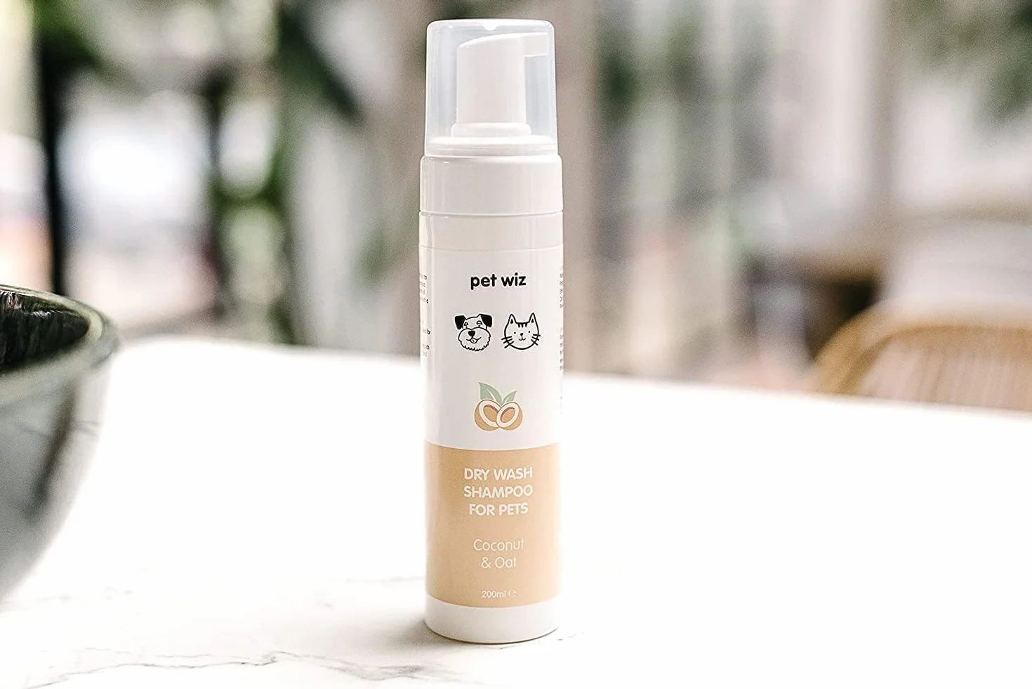Shampooing de Lavage à Sec pour Animaux de Compagnie - Apaisant et Désodorisant, Ingrédients Naturels, Séchage Rapide et sans Rinçage (Noix de Coco & Avoine)