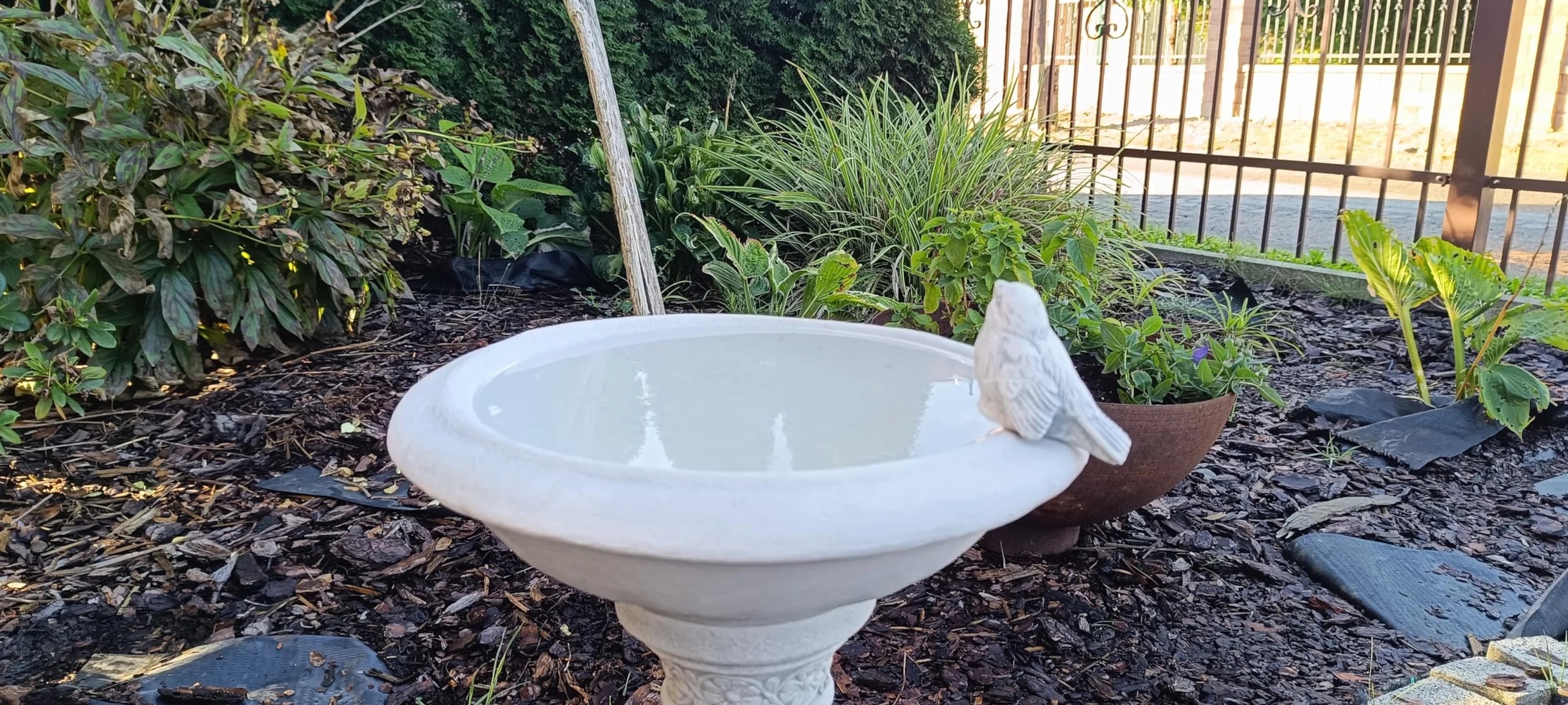 Bain d'oiseau Antique sur Colonne décorative en Pierre coulée