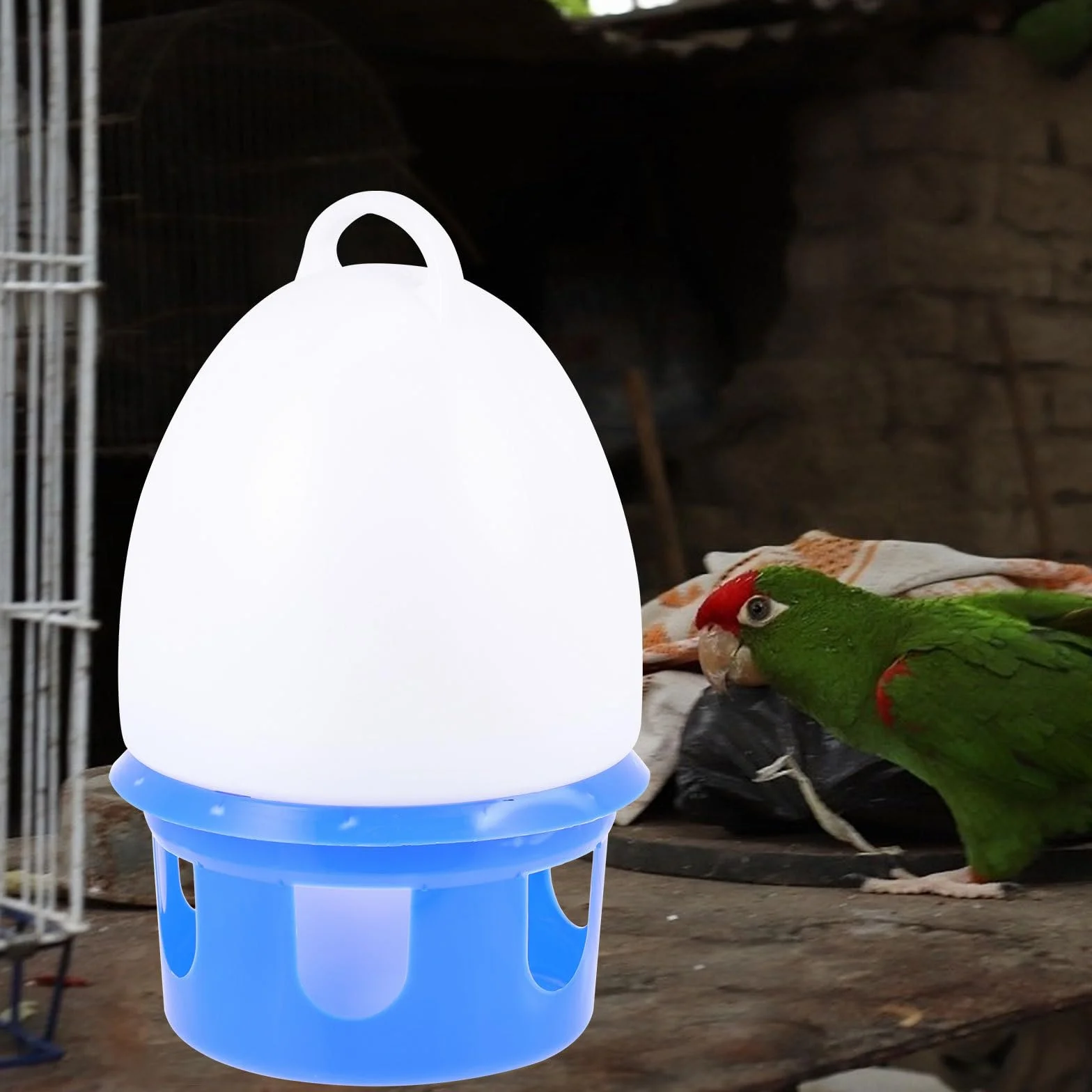 Artibetter Abreuvoir Suspendu pour Pigeons 10l avec Poignée Bleu et Blanc, Distributeur d'eau en Plastique pour Oiseaux