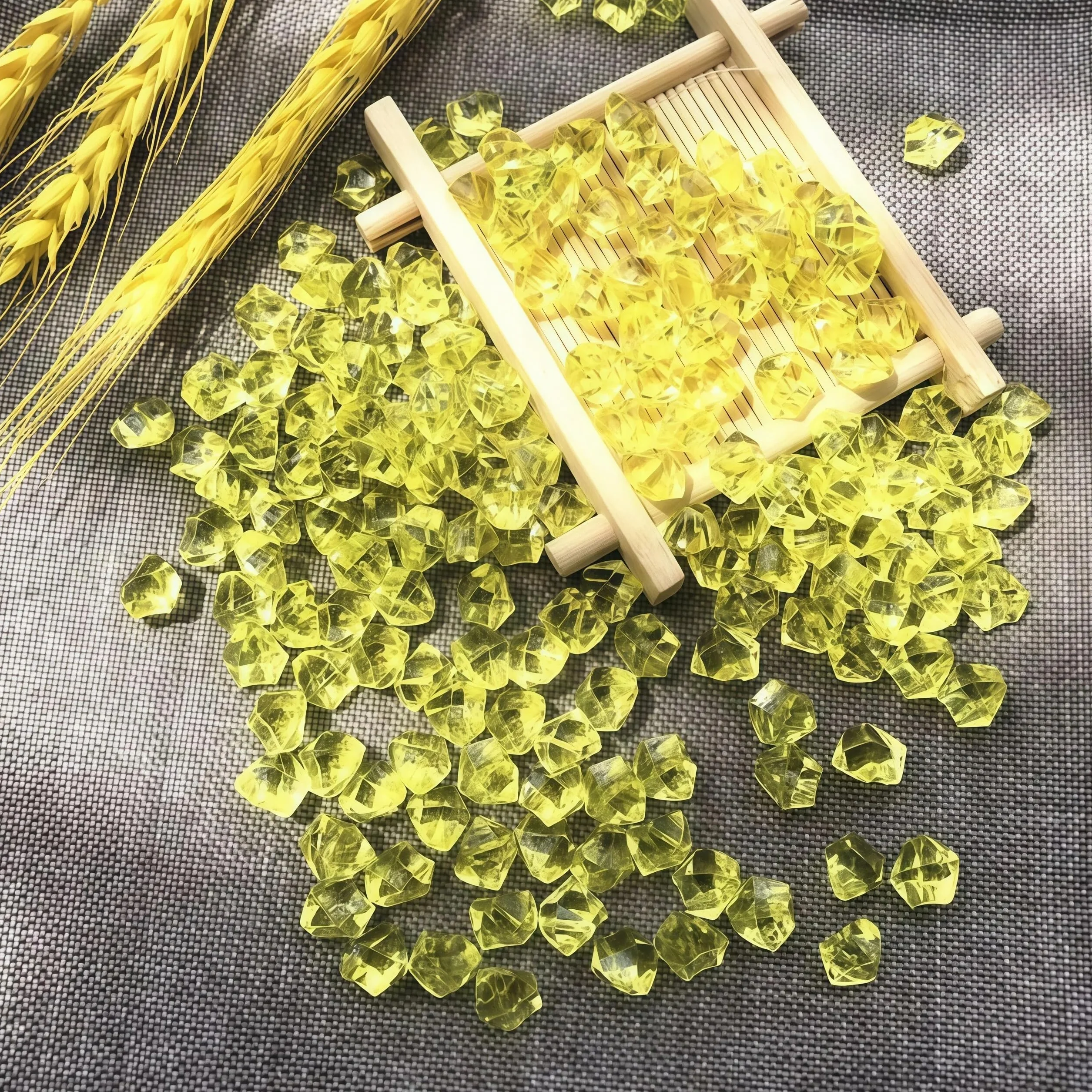 Lot de 200 pierres précieuses en acrylique jaune pour décoration