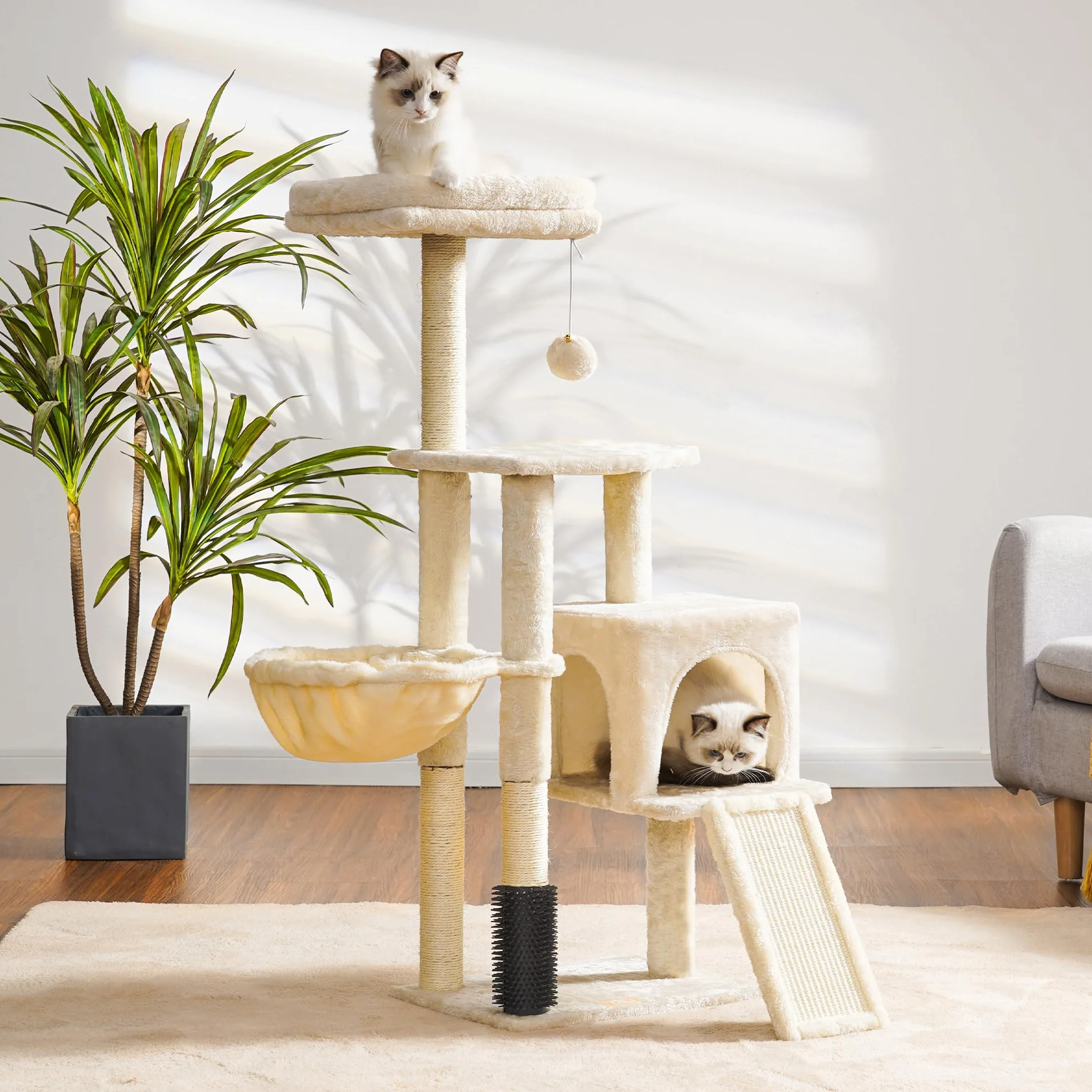 Heybly Arbre à Chat, Brosse de Nettoyage Automatique, Arbre à Chat Domestique Robuste avec Peluche Polie, Chaise Longue, Bac à Litière avec Panneaux et Griffoir, Beige HCT005SM