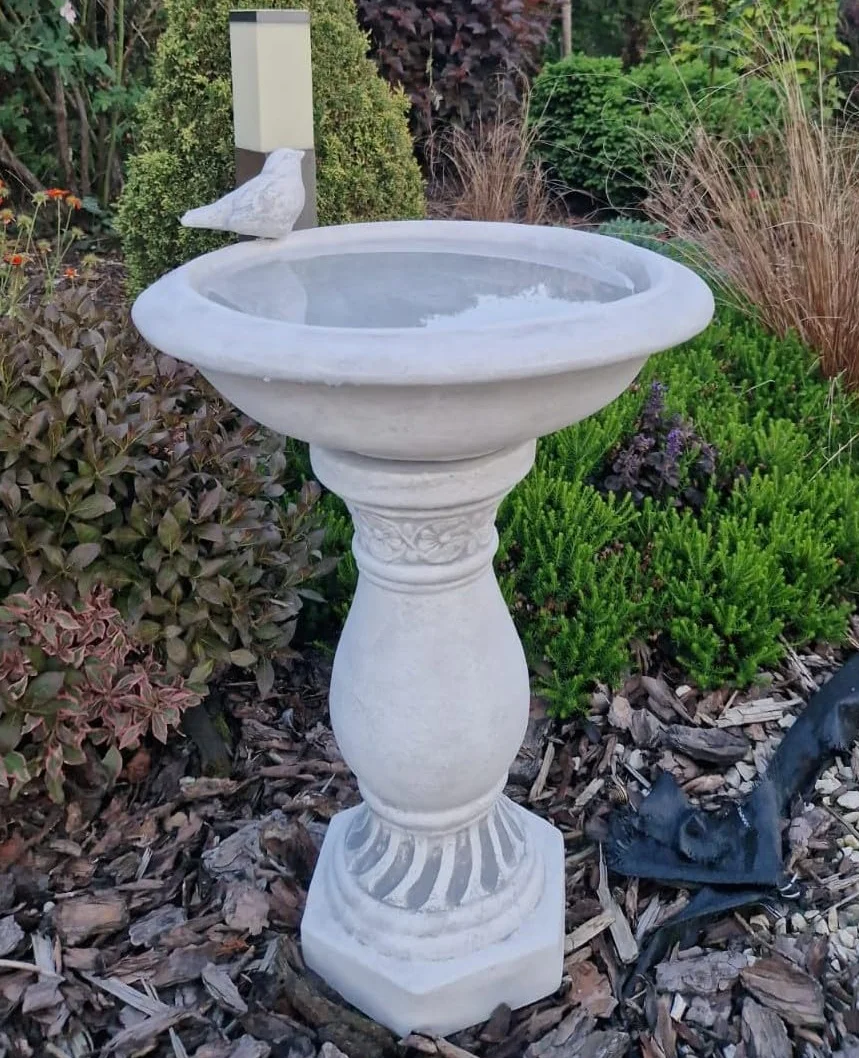 Bain d'oiseau Antique sur Colonne décorative en Pierre coulée