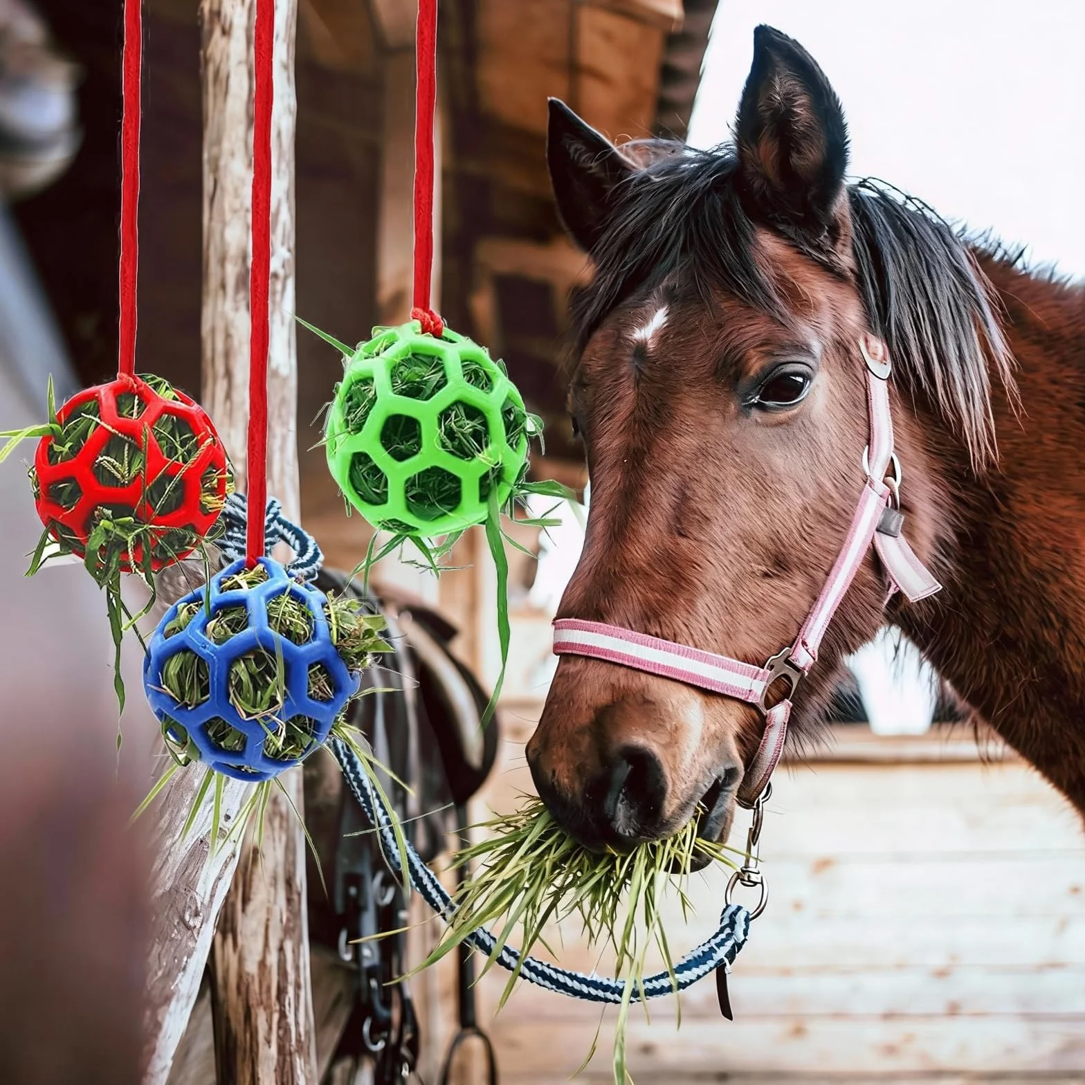 Balles à Foin pour Chevaux, Jouet d'Alimentation Lent Corde Suspendue, Mangeoire Foin Cheval, pour Bovins et Ovins