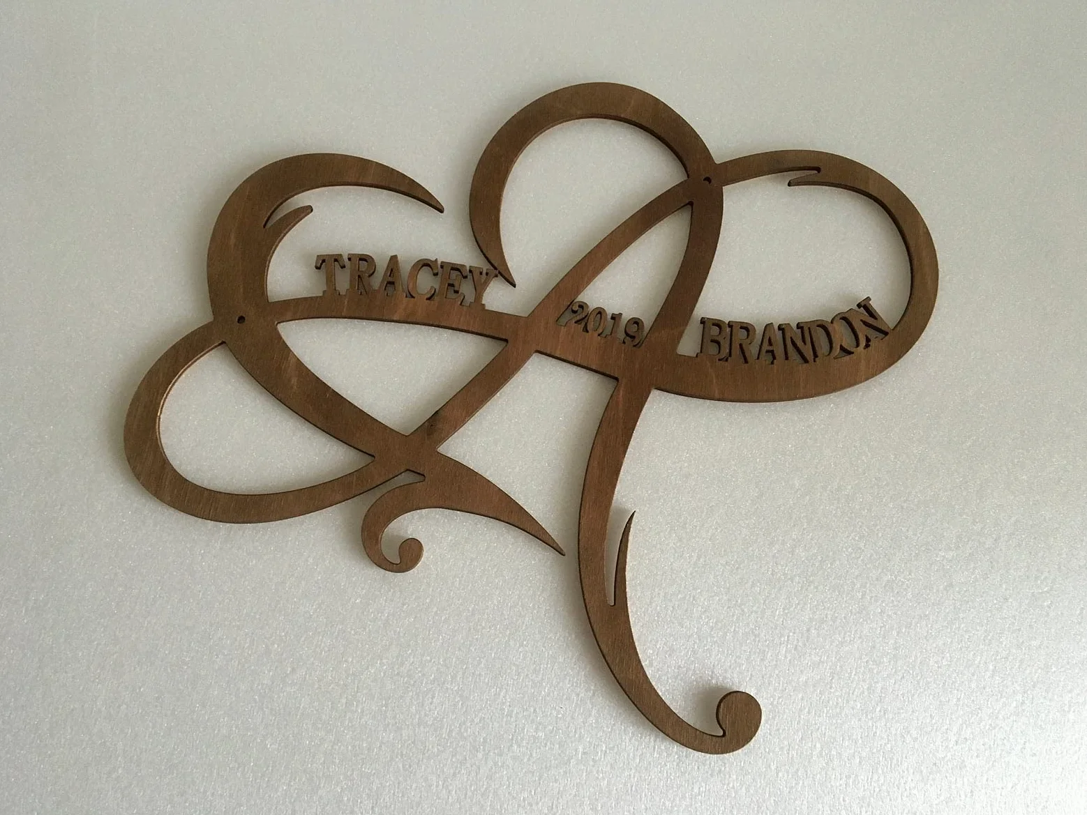 Plaque d'amour Custom en MDF Signe en Bois Personnalisé Forme de Cœur 26 cm x 29 cm