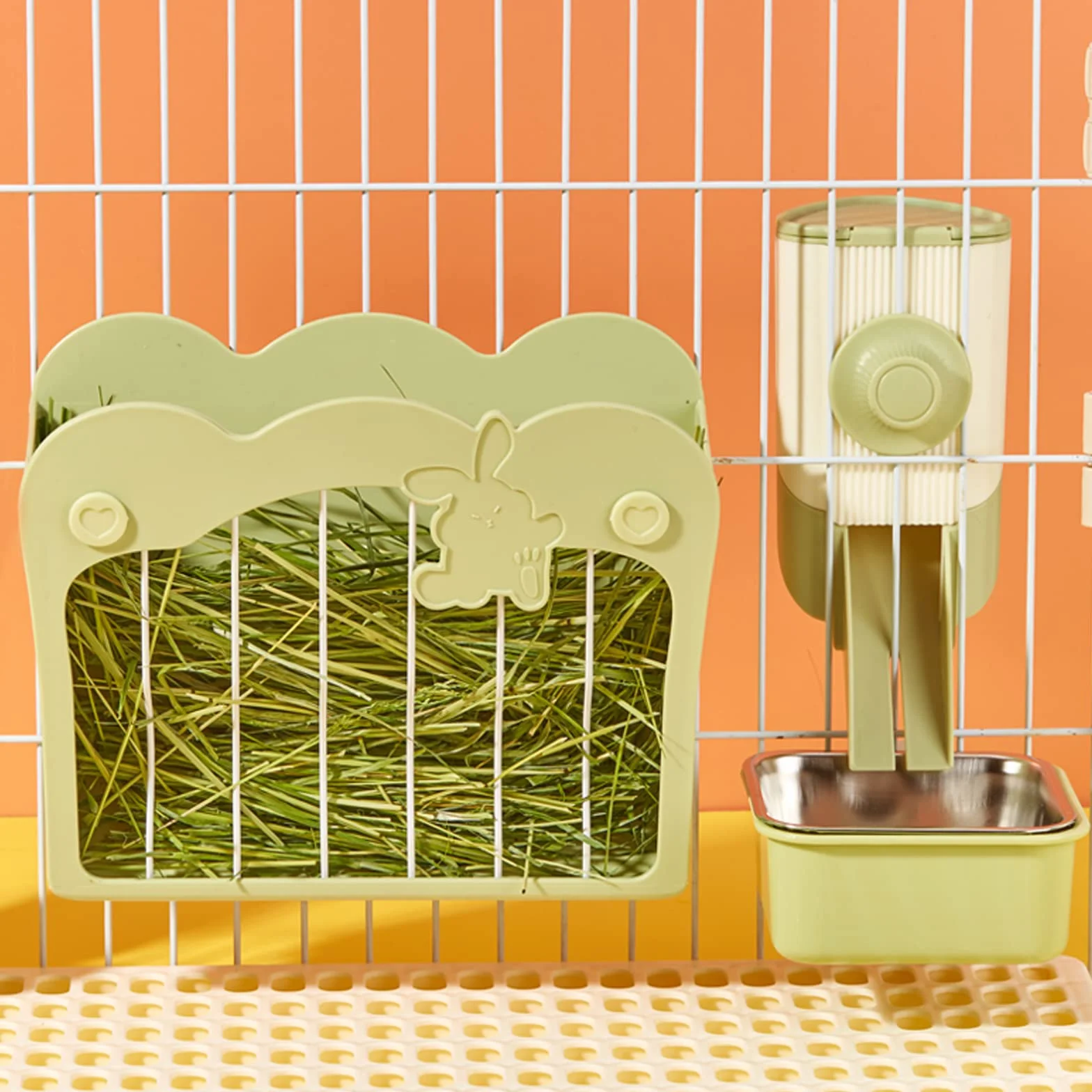 Mangeoire Foin Lapin 3 en 1 avec Gamelle et Entonnoir Suspendu pour Cage, Râtelier à Foin Vert