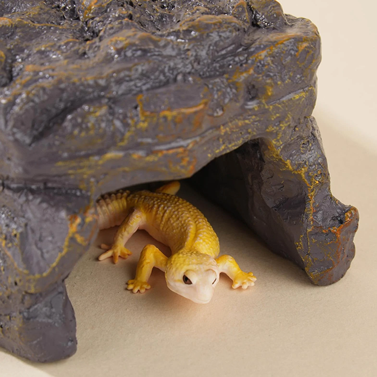 Rocher thermique résine pour terrarium, abri chauffé reptiles
