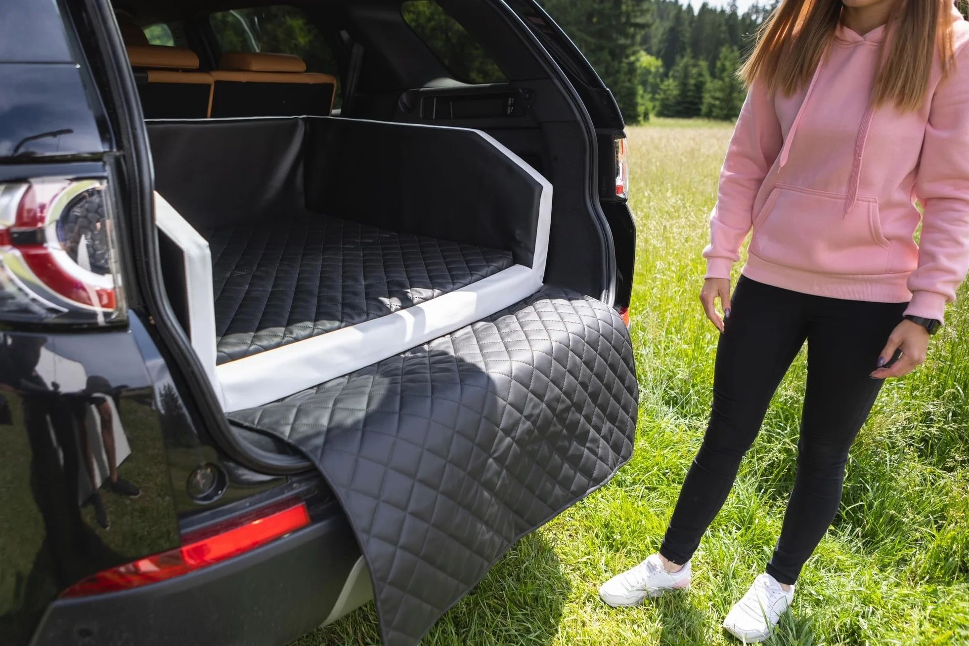 Velinda lit de Coffre, Transporteur de Voiture pour Le Chien avec Matelas de 90x55 cm (Couleur: Noir)