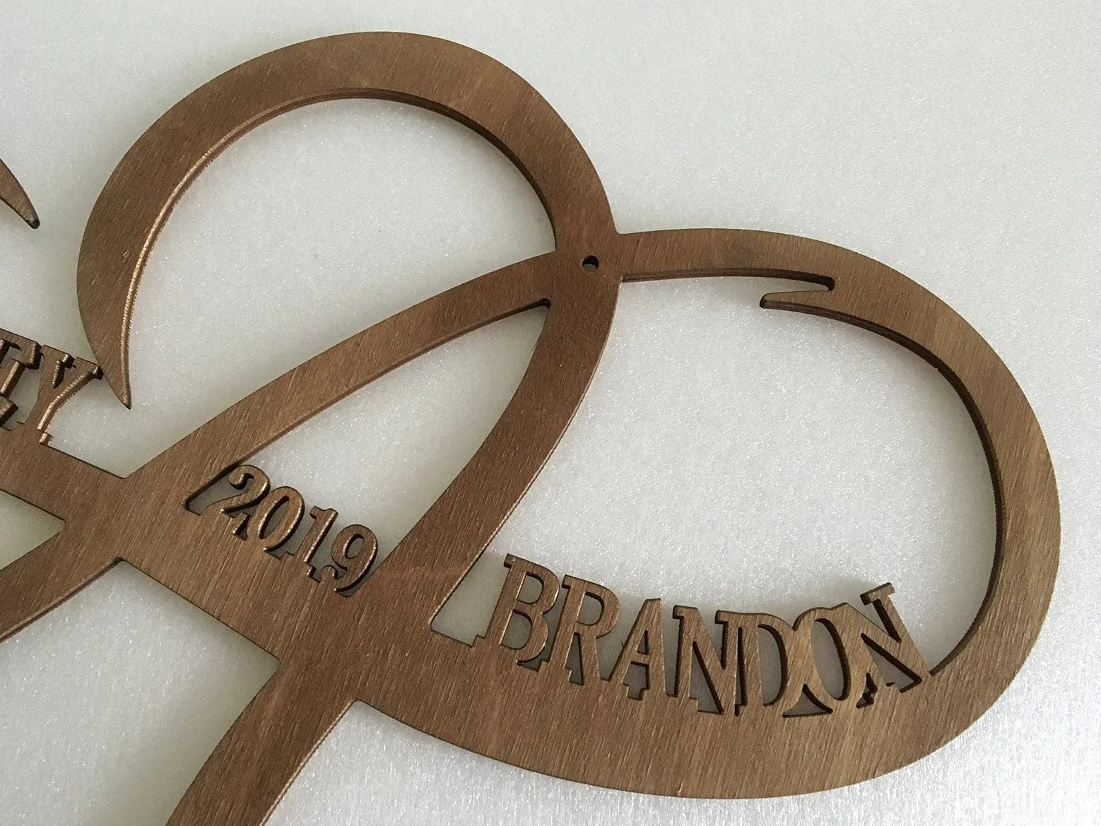 Plaque d'amour Custom en MDF Signe en Bois Personnalisé Forme de Cœur 26 cm x 29 cm