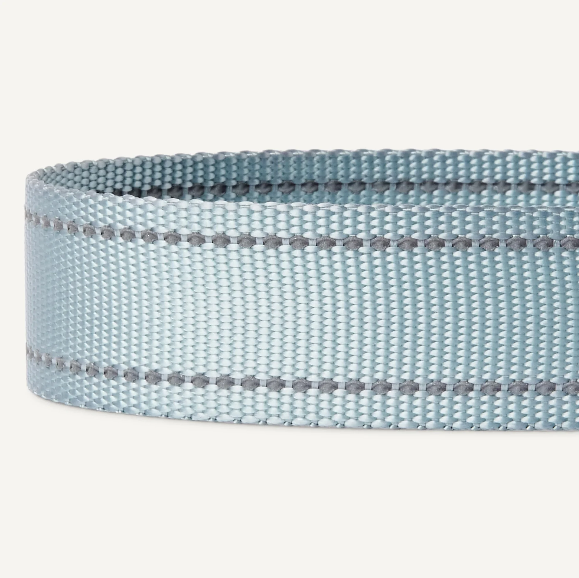 Amazon Basics Harnais de Voiture Ajustable pour Chien, Ceinture de Sécurité 67cm, Bol de Voyage Pliable 13x5,5cm, Noir/Bleu/Orange