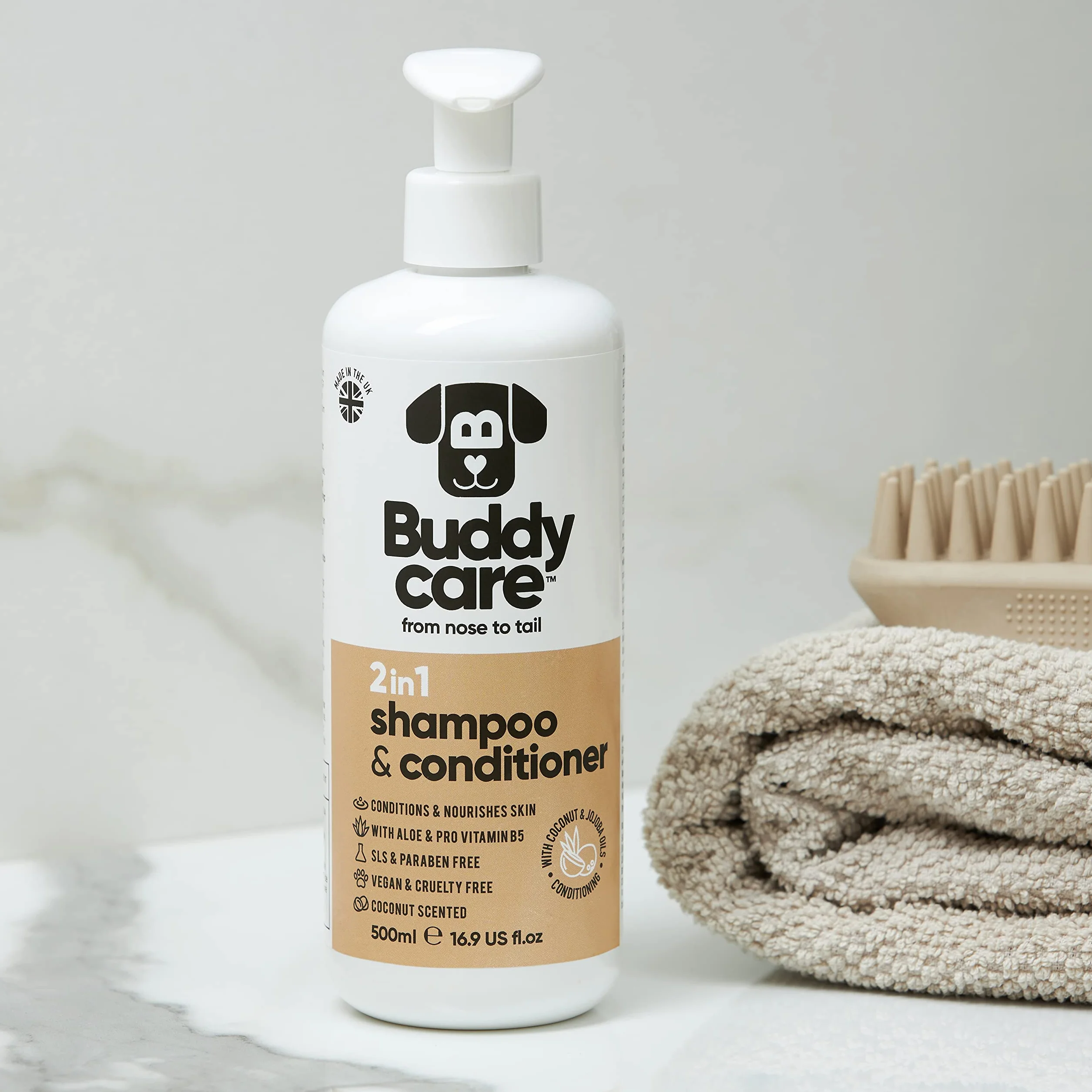 Shampooing et revitalisant 2 en 1 par Buddycare - Shampooing et revitalisant Pratique pour Chiens en Un Seul Produit - avec de l'aloe Vera et de la provitamine B5 (500ml)