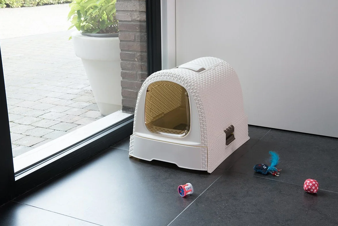 CURVER Maison de Toilette pour Chat - Bac à Litière Fermé - Compartiment Inférieur Amovible pour Un Nettoyage Facile - Pelle à Litière et Tapis de Sol Inclus - Dimensions : 51 x 39 x 40 cm - Ivoire