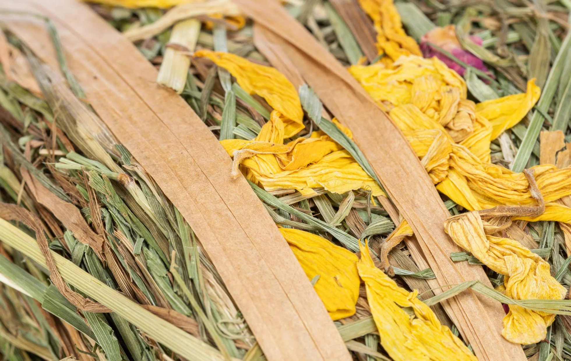 Trixie Rouleau de Foin avec des Fleurs 500 g