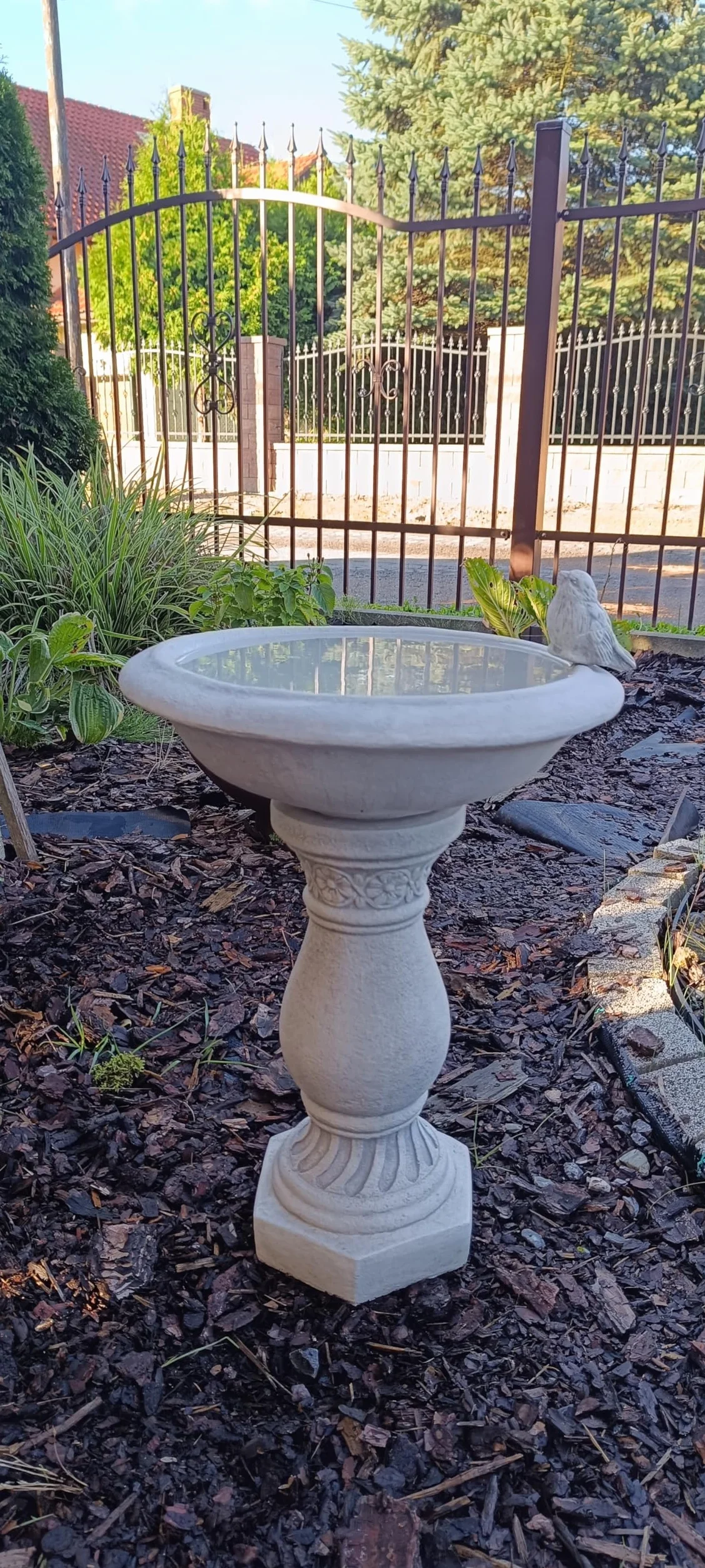 Bain d'oiseau Antique sur Colonne décorative en Pierre coulée