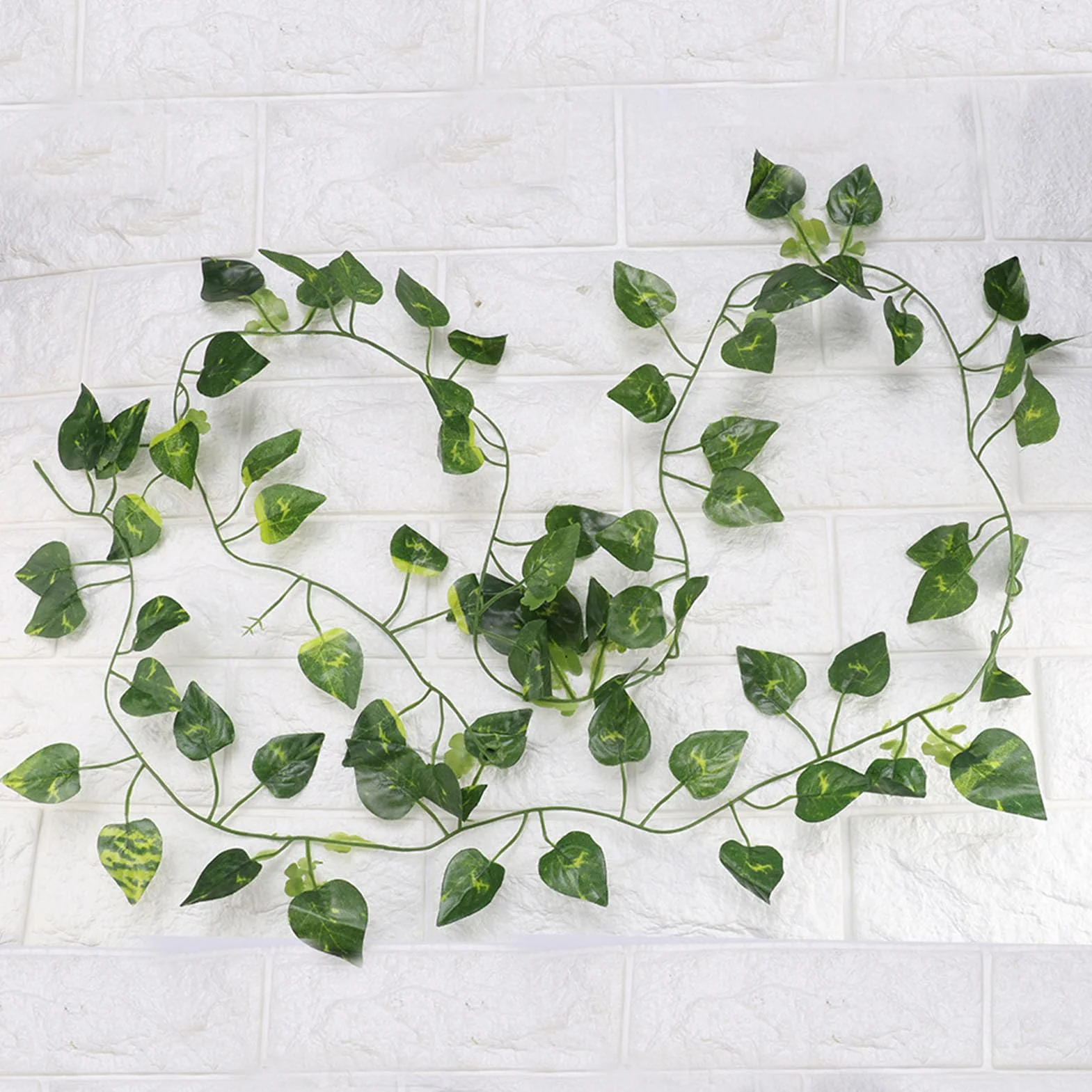 6.89ft Reptiles Artificielle Vigne en Plastique Faux Feuilles Suspendues Vert Simulation Plante Flexible Jungle Vines Grimpeur pour Reptiles Lézard Caméléon Habitat Décor(#1)