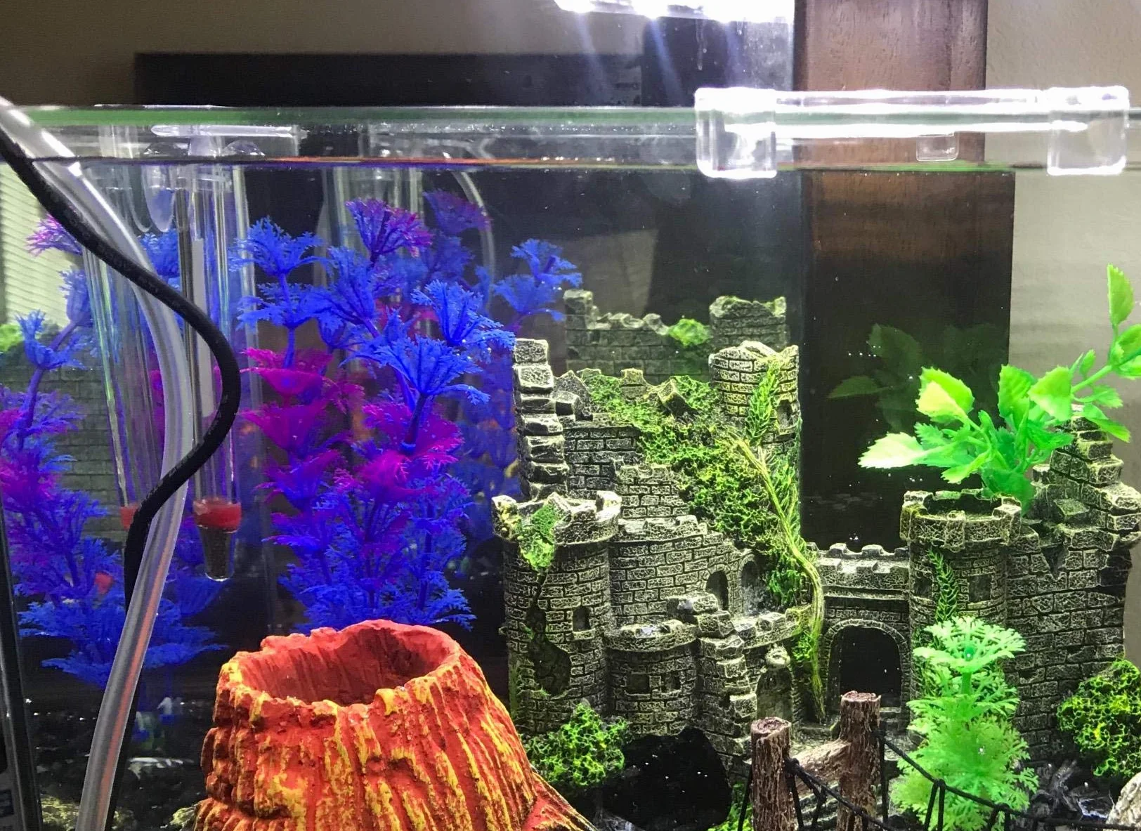 SLOCME Décorations de château médiéval en résine pour aquarium - Ornement paysage, accessoires décoration, abri château poissons Betta reptiles