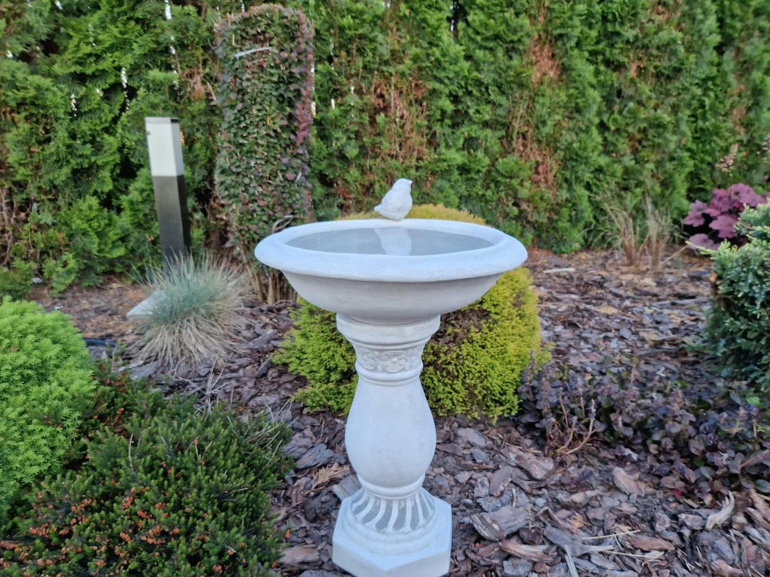 Bain d'oiseau Antique sur Colonne décorative en Pierre coulée